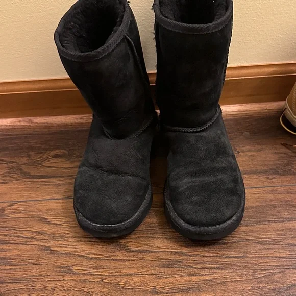 UGG Black Women's Boots - Picture 4 of 5